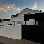 Βίλα With Heated Pool Nazaret