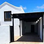 Βίλα With Heated Pool *