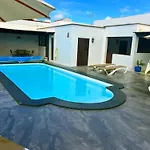 Βίλα With Heated Pool Nazaret
